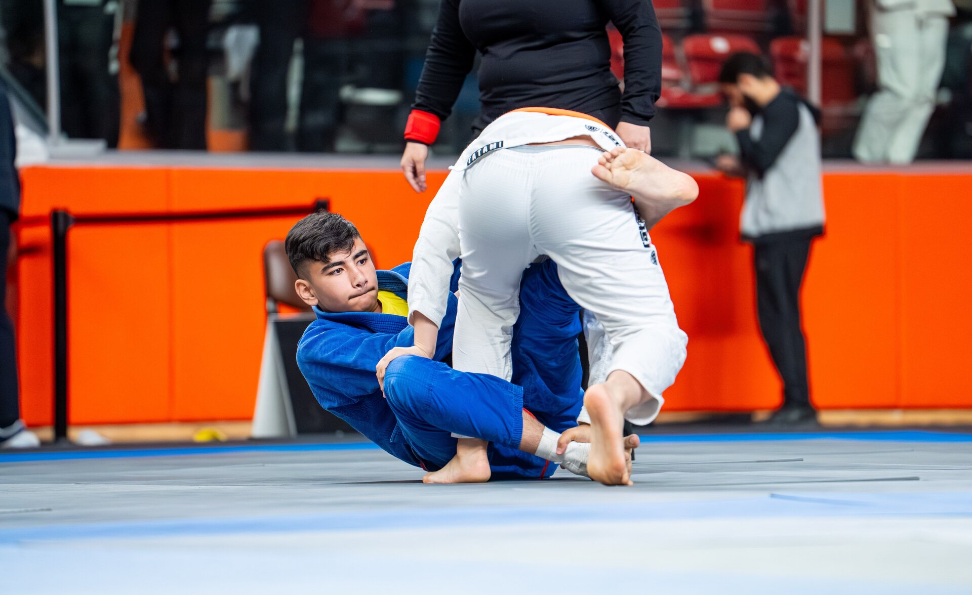 Teen in a competition scramble